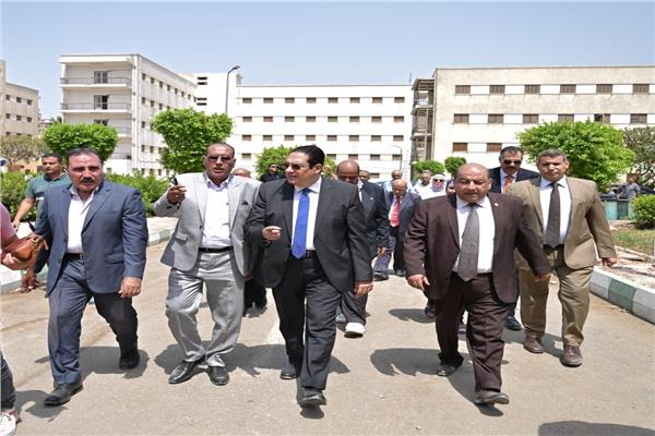 رئيس جامعة القاهرة يتفقد أعمال الصيانة بالمدن الجامعية