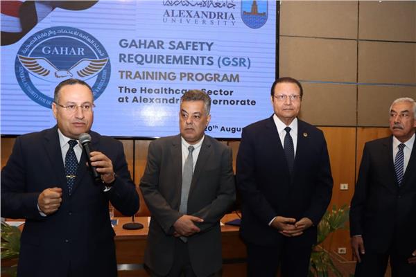  عبد العزيز قنصوة رئيس جامعة الإسكندرية خلال اللقاء