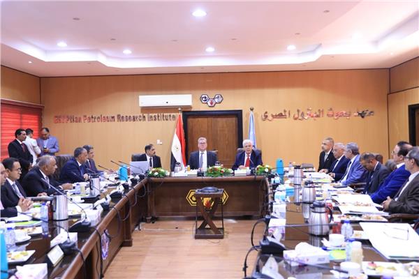 معهد بحوث البترول اجتماع مجلس الإدارة برئاسة المهندس كريم بدوي 