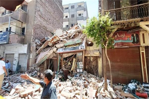 الخسائر البشرية والمادية لعقار انهار