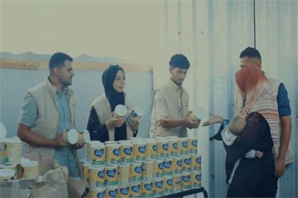  اللجنة المصرية توزع حليب الاطفال 