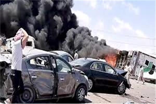 جانب من حريق السيارات على طريق مطروح