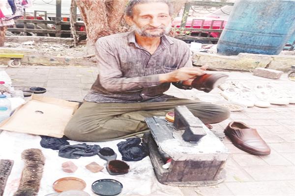 سيد فاروق، ماسح الأحذية المثقف