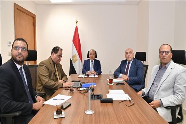 خلال الاجتماع