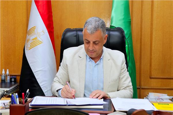 اللواء طيار أكرم محمد جلال محافظ الاسماعيلية 