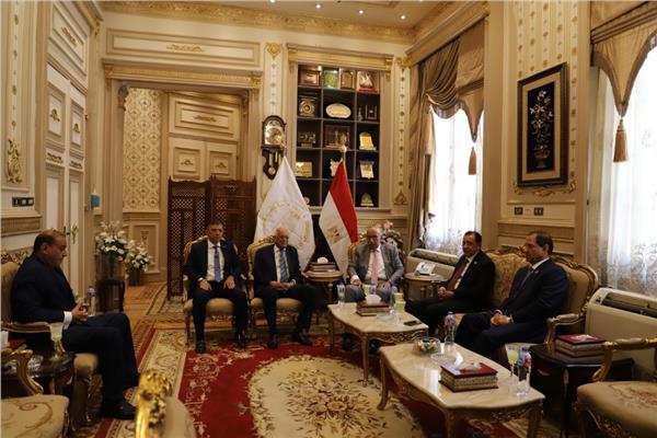 رئيس محكمة النقض خلال استقباله رئيس مجلس النواب السابق ومحافظ الغربية السابق