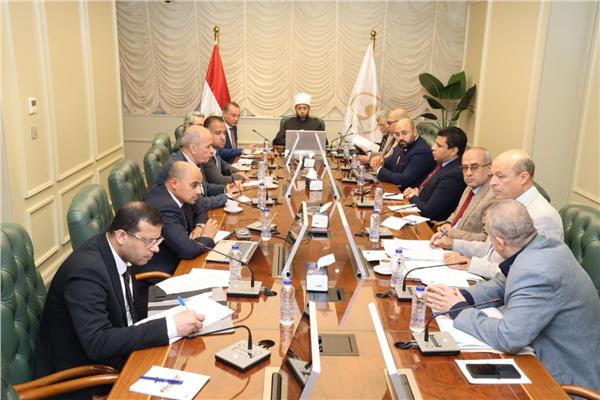 جانب من اجتماع وزير الأوقاف برئيسي صندوق التنمية الحضرية وهيئة الأوقاف
