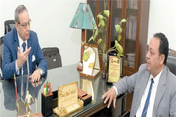 د. عبد المسيح سمعان خلال حواره مع «الأخبار»