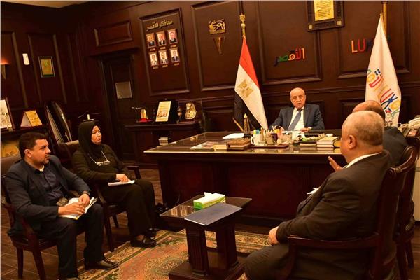 محافظ الأقصر يتابع مطالب أهالي المدامود 