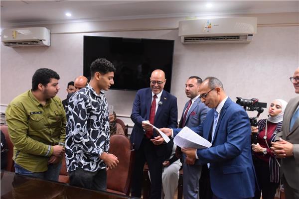 وزير العمل محمد جبران خلال الجولة بالقليوبية