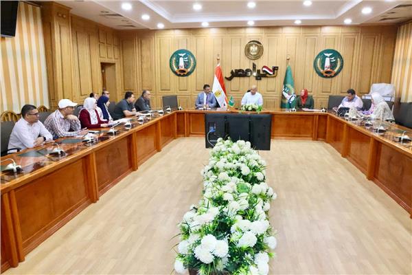 نائب محافظ المنوفية يبحث آليات عمل اللجان المختصة بمراجعة اعتبارات الأمن والسلامة