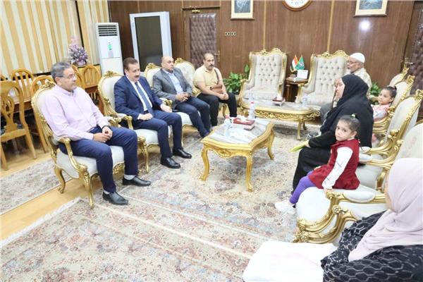 محافظ المنوفية يلتقي أسرة طفل زرع النخاع لنقله لمعهد ناصر 
