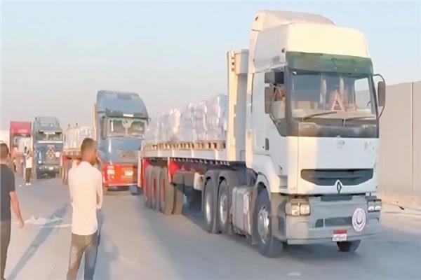 شاحنات الإغاثة المصرية فى طريقها إلى القطاع