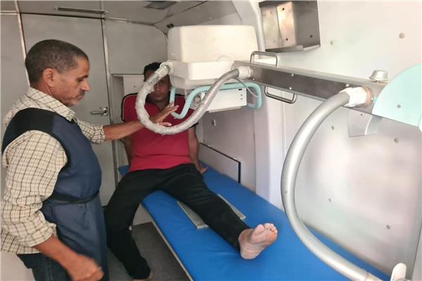 الكشف على (١٠٧٩) مواطن خلال قافلة طبية مجانية بحوش عيسى بالبحيرة