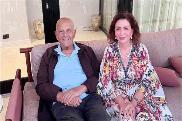 إلهام شاهين برفقة مجدي يعقوب في الساحل