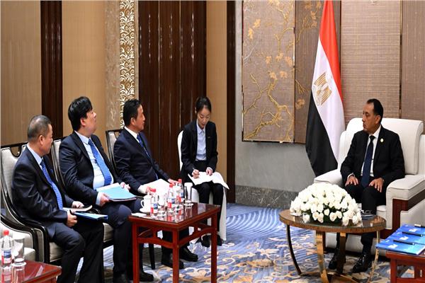 رئيس الوزراء خلال اللقاء