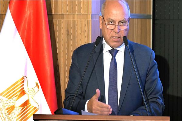 الفريق كامل الوزير وزير النقل