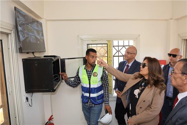 وزيرة التنمية المحلية ومحافظ القليوبية يفتتحان المحطة الوسيطة لجمع المخلفات