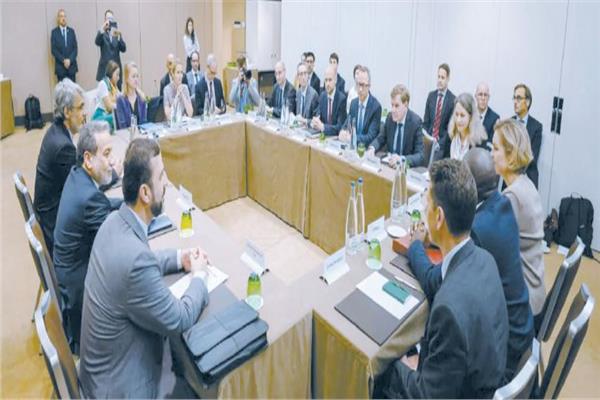 صورة من اجتماع يونيو الماضى بين وزير الخارجية الإيرانى مع وزراء خارجية ترويكا