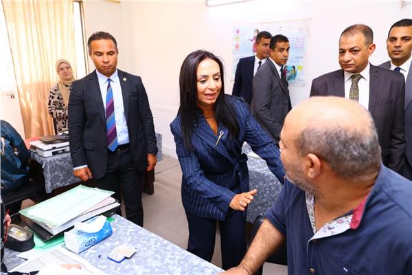 وزيرة التضامن الاجتماعي تتفقد مكتب تأهيل حلوان