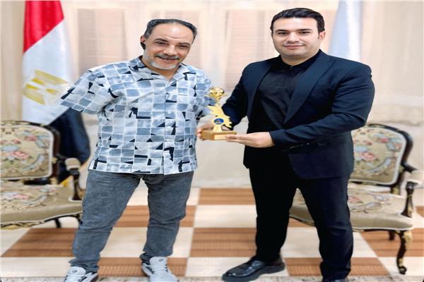 مدير مديرية الشباب والرياضة بمحافظة دمياط يلتقي الكابتن إبراهيم حمدتو