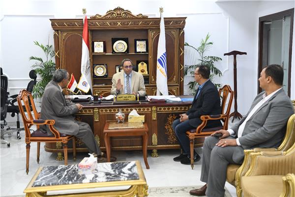  محافظ قنا، اليوم وبهاء الدين أحمد شوقي وكيل وزارة الشباب والرياضة 
