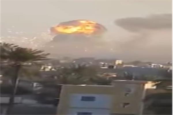 سلسلة انفجارات ضخمة وقعت بمخزن ذخيرة بمنطقة السكيرات في مصراتة