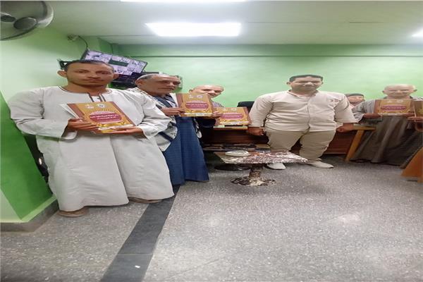 استكمال إجراءات تقنين أراضي أملاك الدولة وتسليم عقود للمستفيدين بأسيوط 