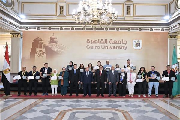 منح دراسية كاملة لطلاب جامعة القاهرة 