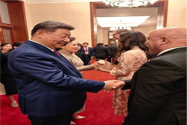 وزير الصناعة والنقل ممثلاً عن الرئيس السيسي في بكين