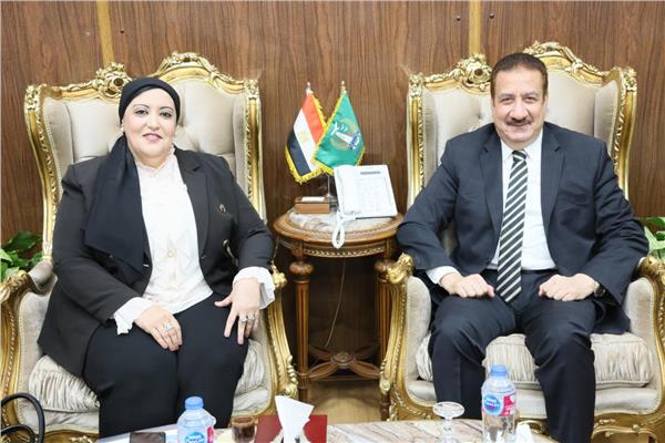  محافظ المنوفية يلتقي رئيس قطاع الرعاية الصحية