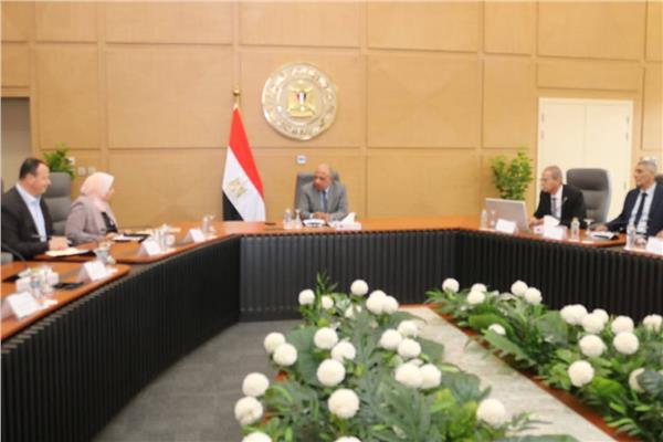  الدكتور محمود عصمت وزير الكهرباء