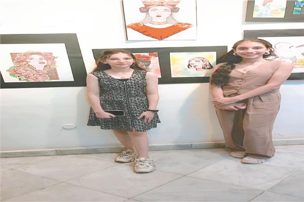 لوحات «ليندا» و«نغم» تجذب زوار