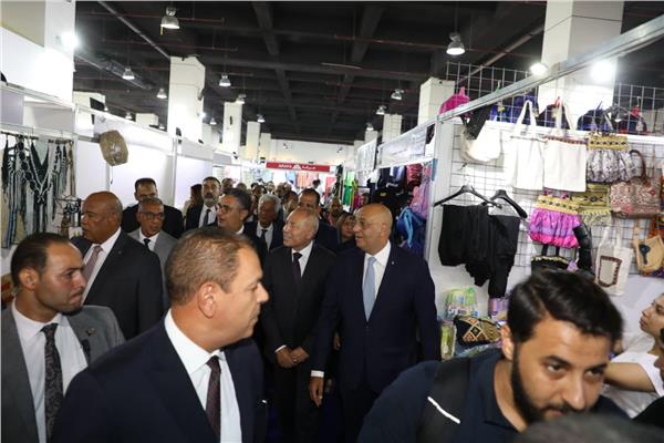  وزير التموين ومحافظ القاهرة يفتتحان معرض أهلا مدارس   