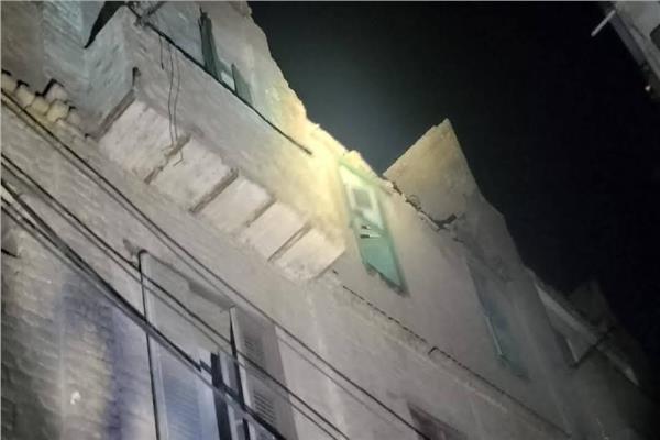 إنهيار شرفة مسكن قديم عليهم بالشرقية 
