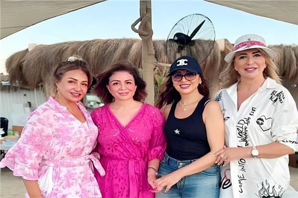 إلهام شاهين مع أنغام وليلى علوي وإيناس الدغيدي