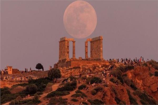 موعد خسوف القمر الدموي في مصر