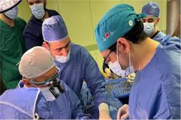 نجح فريق جراحة الأورام بمستشفى كفر الشيخ العام، في استئصال ورم نادر