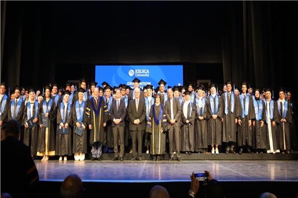وزيرا التعليم العالي والمالية يشهدان حفل تخريج دفعة جديدة من جامعة أسلسكا 