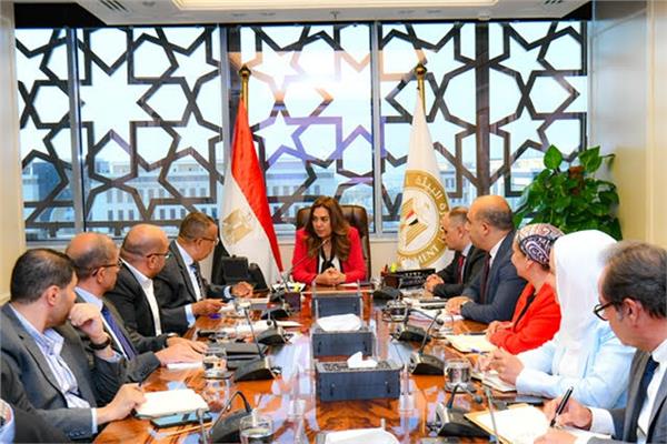 ‫ وزيرة البيئة تناقش مع محافظ جنوب سيناء