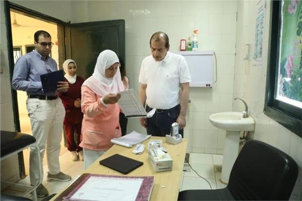 نائب وزير الصحة يوجه بتوافر أمصال العقارب والثعابين بالوادي الجديد