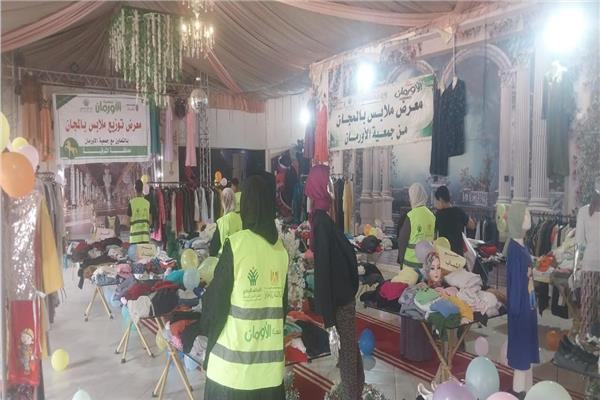 توزيع الملابس الجديدة مجانا علي 280أسرة شرقاويه  