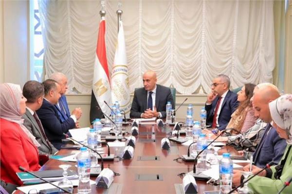 وزير التعليم يلتقى بوفد من مؤسسة "مصر الخير"