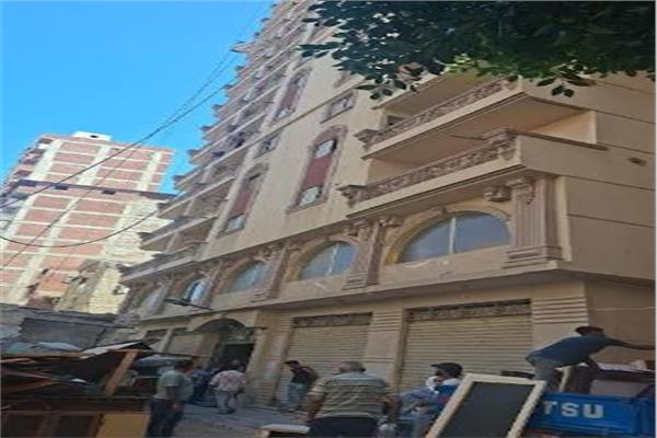 إزالة الأدوار المخالفة بالعقار المائل بالمندرة