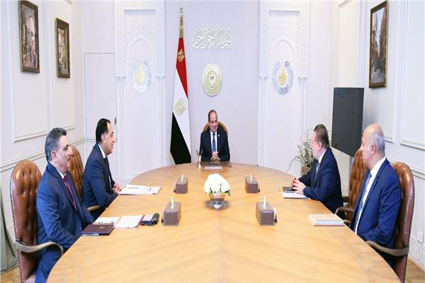السيد الرئيس خلال الاجتماع