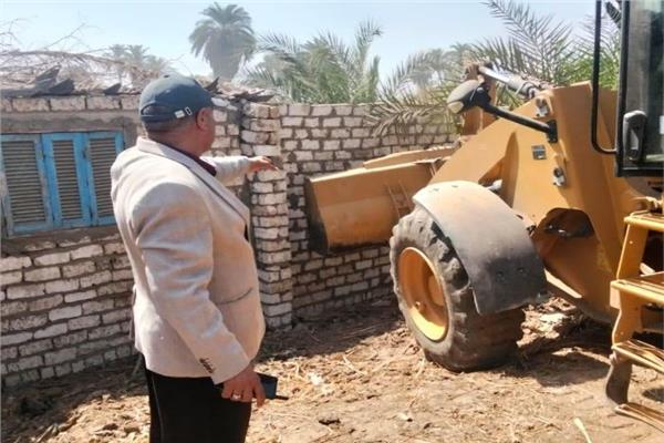 إزالة 387 حالة تعدٍ على الأراضي وأملاك الدولة بالمنيا
