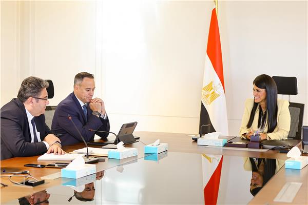 خلال الاجتماع
