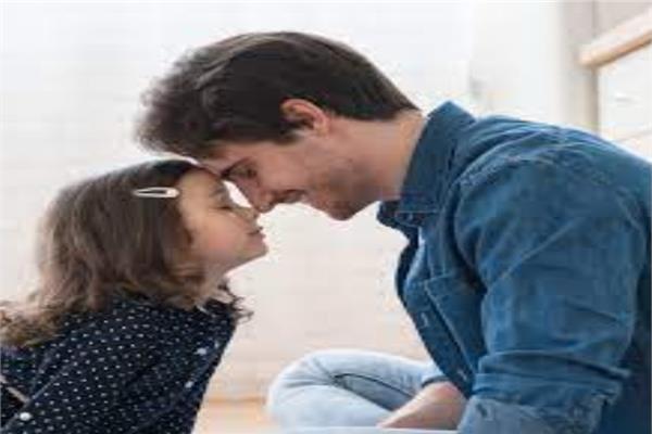 علاقة الأب بابنته وتجعلها أقوى