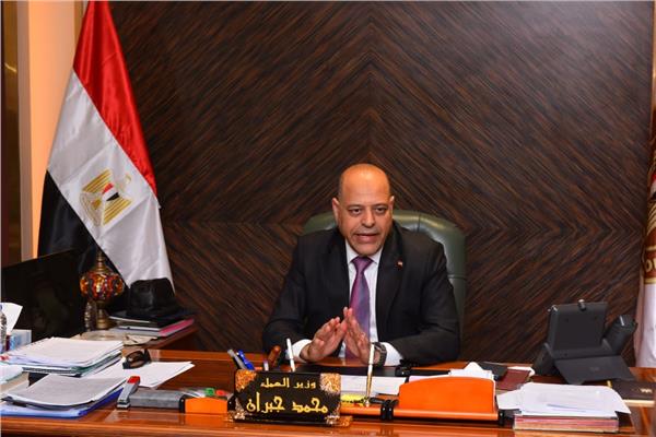  وزير العمل