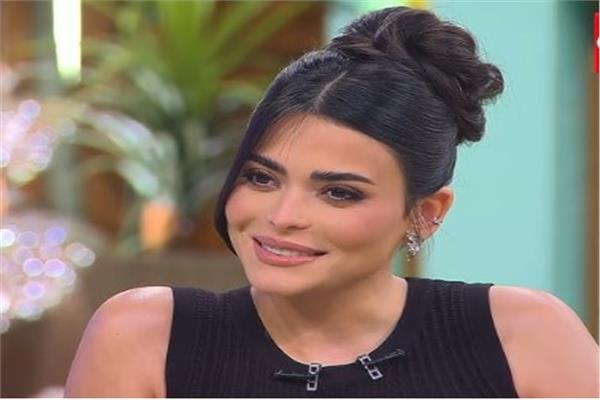 الفنانة أسماء جلال